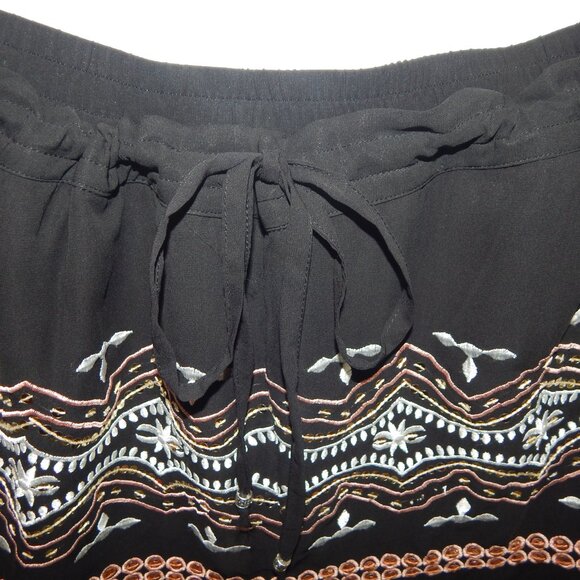 Simply Be Embellished Shorts - Picture 3 of 5